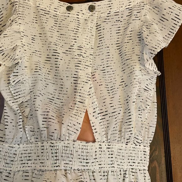 EUC BCBGeneration Casual White Ruffle Cocktail Dress with Keyhole Back, Medium - Picture 6 of 9